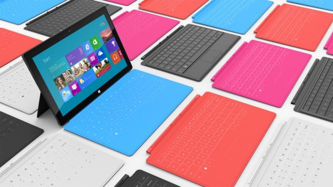 Microsoft Surface gibt es in fünf Farben: Schwarz, Weiß, Rot, Pink und Hellblau.