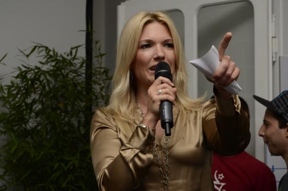 Sky-Moderatorin Jessica Kastrop beim FIFA 13 Release.