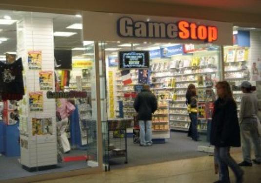 200 solcher Filialen will Gamestop schließen - weil der Umsatz aufgrund von 'zu langlebigen Konsolen' zurückgeht und die Leute eh lieber online einkaufen