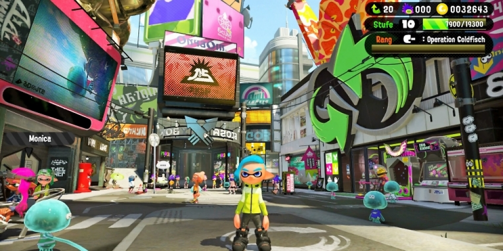 Der Inkopolis-Platz ist wieder das Zentrum des bunten Inkling-Treibens. Hier findet ihr verschiedene Shops und die Zugangspunkte für sämtliche Spielmodi.