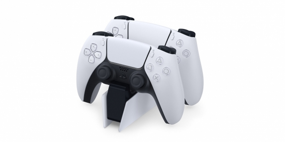Sony stellte neben Zubehör wie HD-Kamera, drahtlosem Headset und einer Fernbedienung auch eine Ladestation vor, auf der bis zu zwei der neuen Playstation 5 Dual Sense Controller aufgeladen werden können.