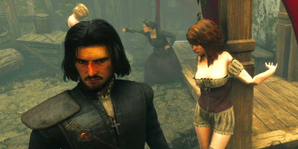 Mordimer steht neben einer Frau, deren Arm von einem Glitch verdreht wird.