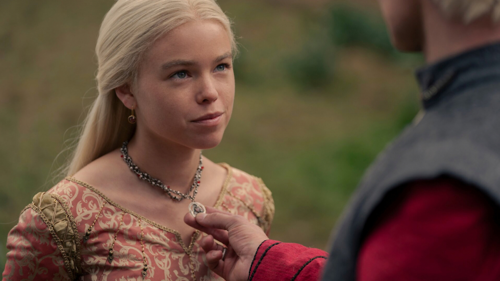 Supergirl: Erstes offizielles Bild enttäuscht - so sieht der Game of Thrones-Star in ihrer Rolle aus