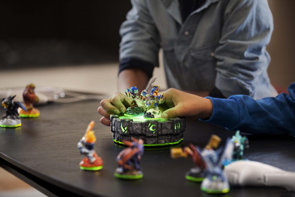 Skylanders Giants im Test: Auf solchen Dockingstationen werden die Spielfiguren ausgelesen und ins Spiel teleportiert