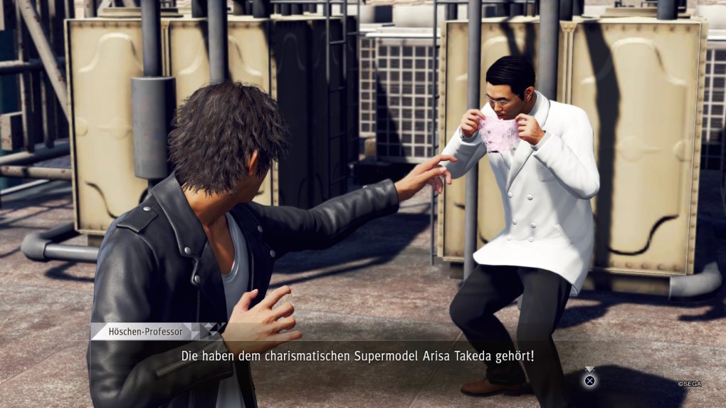 Im Gegensatz zur ernsten, düsteren Hauptstory erwarten euch in den Nebenmissionen einige skurrile Momente. Hier stellt sich Yagami gerade einem Perversen, der sich selbst als Höschen-Professor bezeichnet.