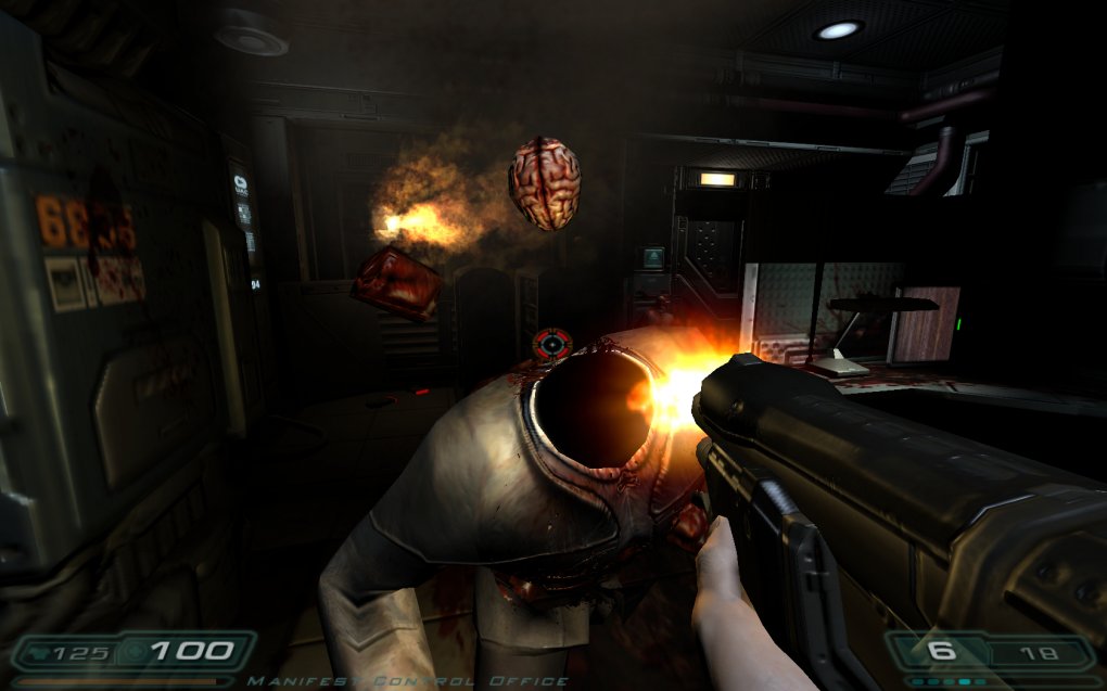 In Doom 3 zelebriert id Software weiterhin die Gewalt. Saftige Blutspritzer und fliegende Gehirne sorgen mit einem Augenzwinkern für die passende Splatter-Optik.