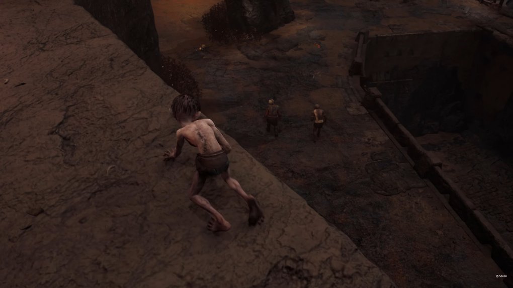 Gollum beobachtet von einem Vorsprung zwei Ork-Soldaten, die patroulliren.