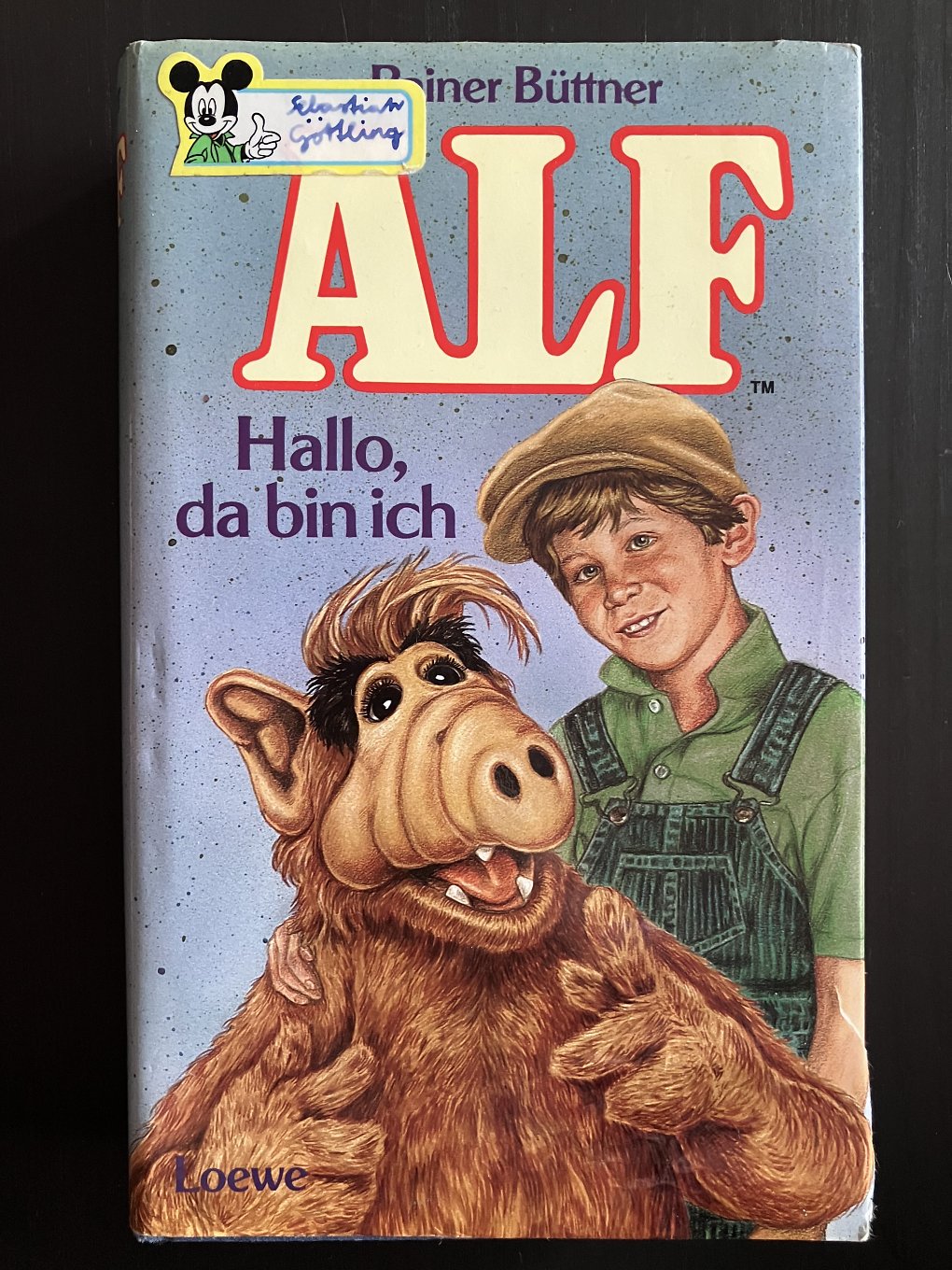 Das erste der ALF-Hardcover-Bücher.