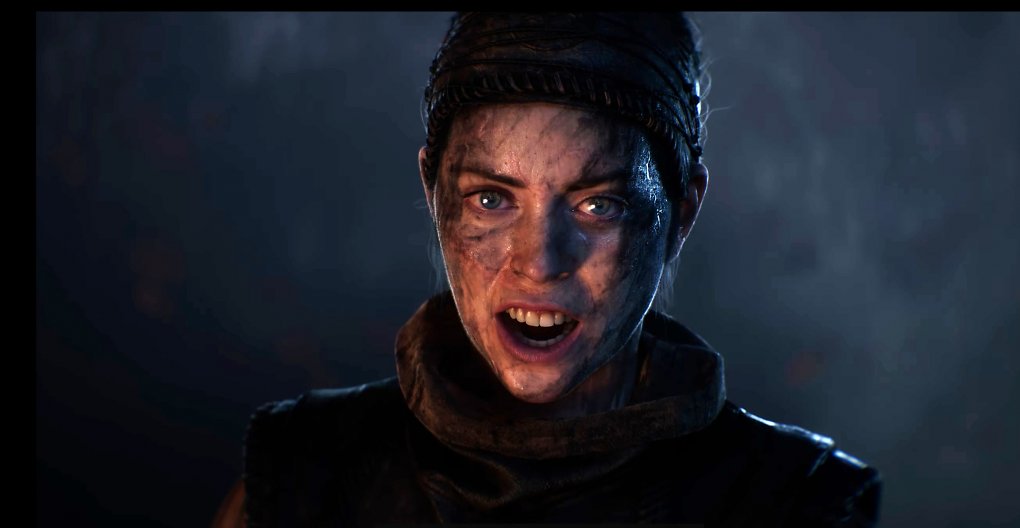 Senua aus Hellblade spricht in die Kamera