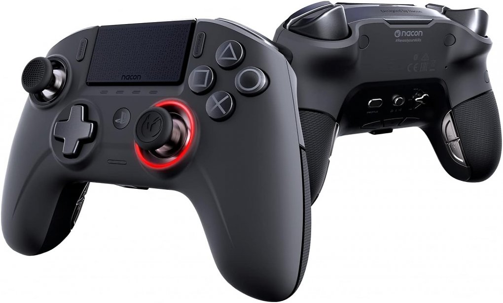 Der Revolution 4 Pro Controller mit klassischen Sony-Zeichen auf dem Touchpad
