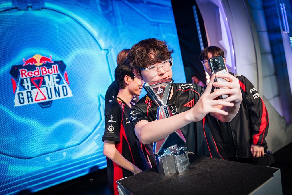 T1 mit Pokal