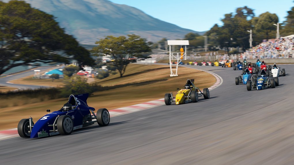 Formel-Fahrzeuge auf einer Strecke in Automobilista 2