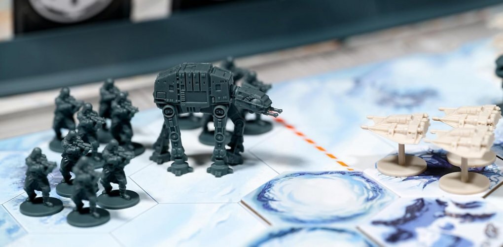 Von AT-ATs bis zum Schneegleiter: Die Schlacht um Hoth erwacht auf dem Spielbrett mit 74 Miniaturen zum Leben.
