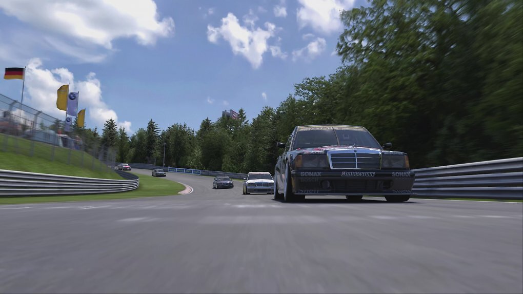 Es wäre fantastisch, wenn RaceRoom noch dynamische Wetterbedingungen in die Rennsimulation bringt. Im Regen über die Nordschleife brettern, hat was!