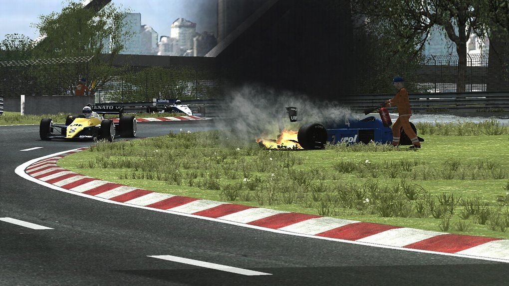 Streckenposten eilen zu Hilfe und löschen brennende Fahrzeuge. In den meisten Rennsimulationen sind solche Features undenkbar.
