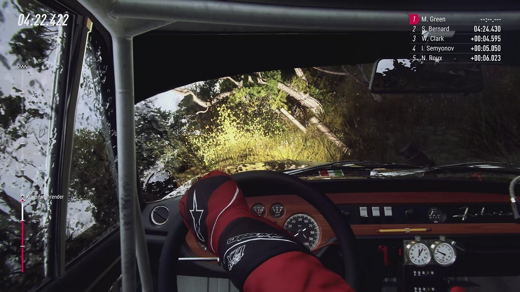 Auf der Seite gelandet: Rallye-Simulationen verzeihen meistens keine Fehler - wie in der Realität eben auch.