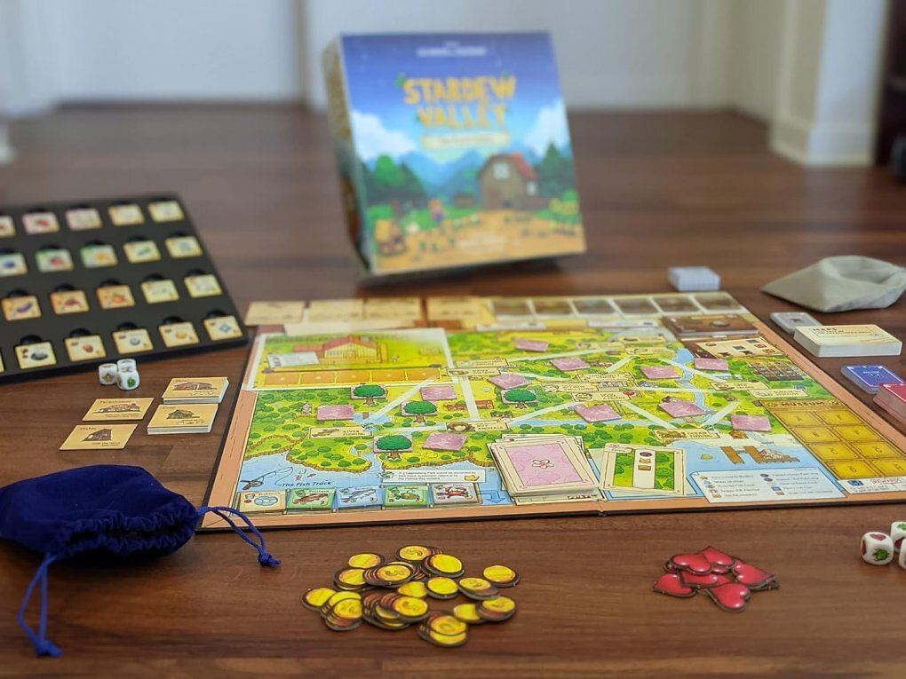 Aufgrund der großen Beliebtheit der Marke gibt es Stardew Valley seit 2021 auch als Brettspiel für bis zu vier Personen. Eine Partie dauert zwischen 45 und 200 Minuten.