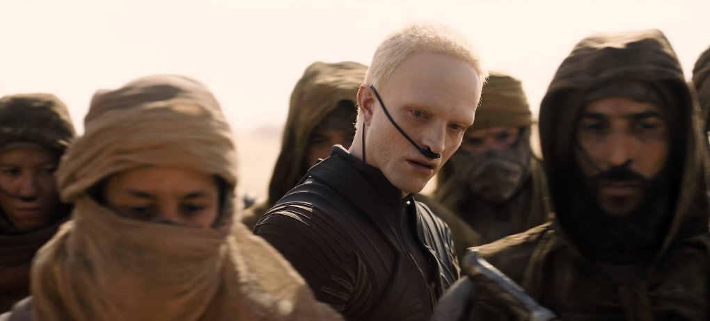 Scytale (gespielt von Robert Pattinson) ist ein Gestaltwandler der Tleilaxu. Er steckt hinter einem Komplott, das Pauls Regime ein Ende bereiten soll. Doch sein Plan verfolgt noch komplexere Ziele.