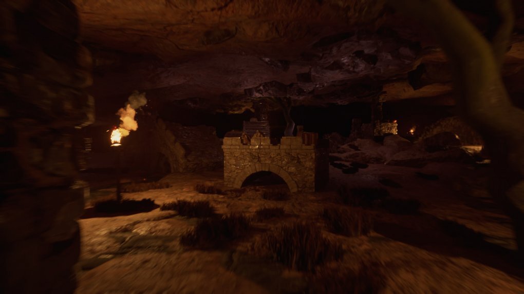Eine große Höhle mit mehreren Mauerwerken.