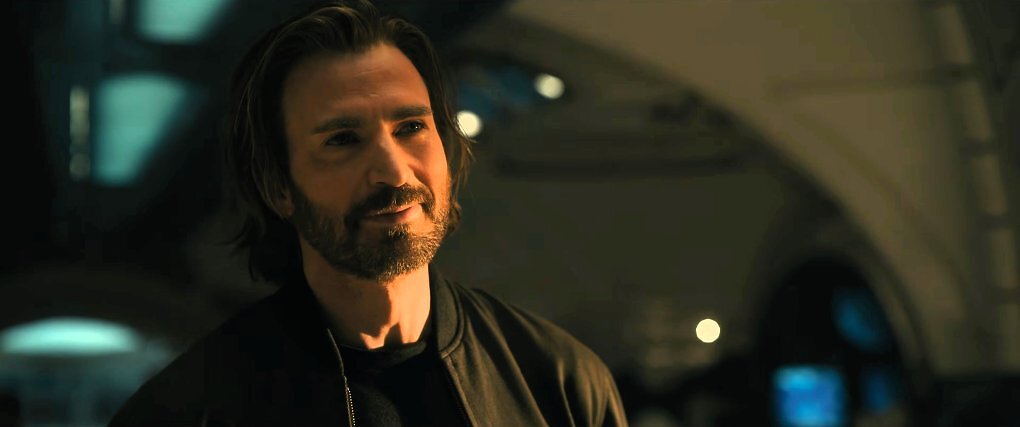 Chris Evans kehrt doch zur Rolle von Steve Rogers zurück - mit Thor Hammer, aber ohne den Schild von Captain America. Wobei wir einen Besen fressen, wenn er den Schild nie wieder nutzen würde.
