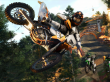 Stuntaufnahme in The Crew 2 mit Motocross-Maschinen.