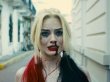 Harley Quinn aus "The Suicide Squad" blickt genervt in die Kamera.