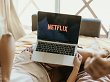 Netflix - bingen im Bett auf dem Macbook.