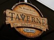 Holzschild mit ESO-Taverne-Schriftzug