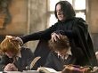 Szene aus den Harry Potter-Kinofilmen. Snape ermahnt Ron und Harry.