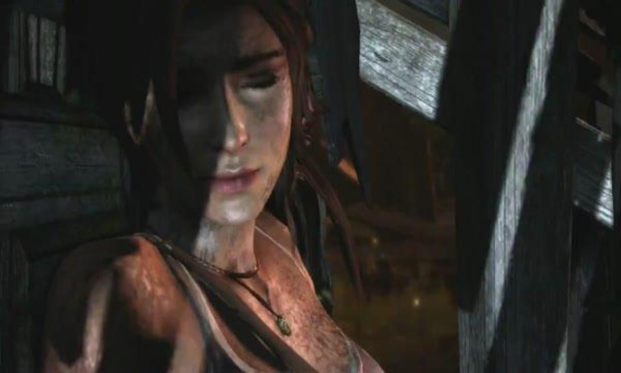 Lara Croft versteckt sich.