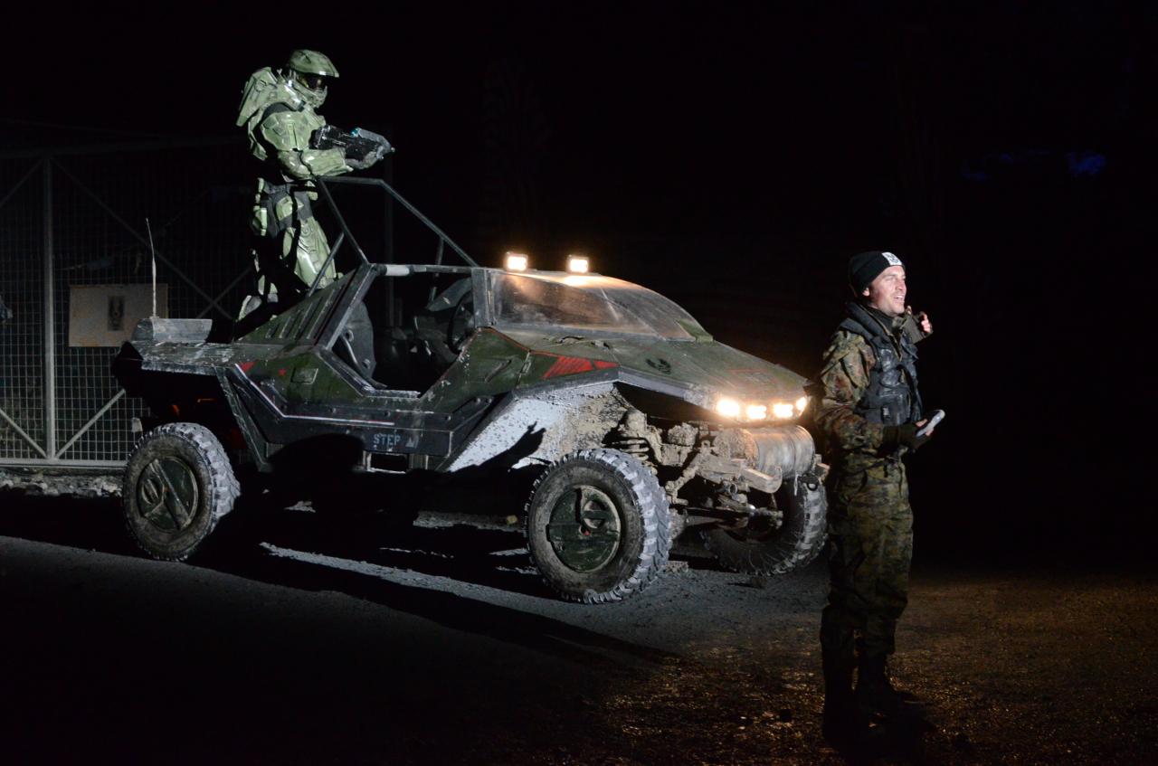 [05/11/2012] Halo 4 Launch in Liechtenstein: Ein Regiesseur sorgt im Hintergrund dafür, dass alles glatt läuft