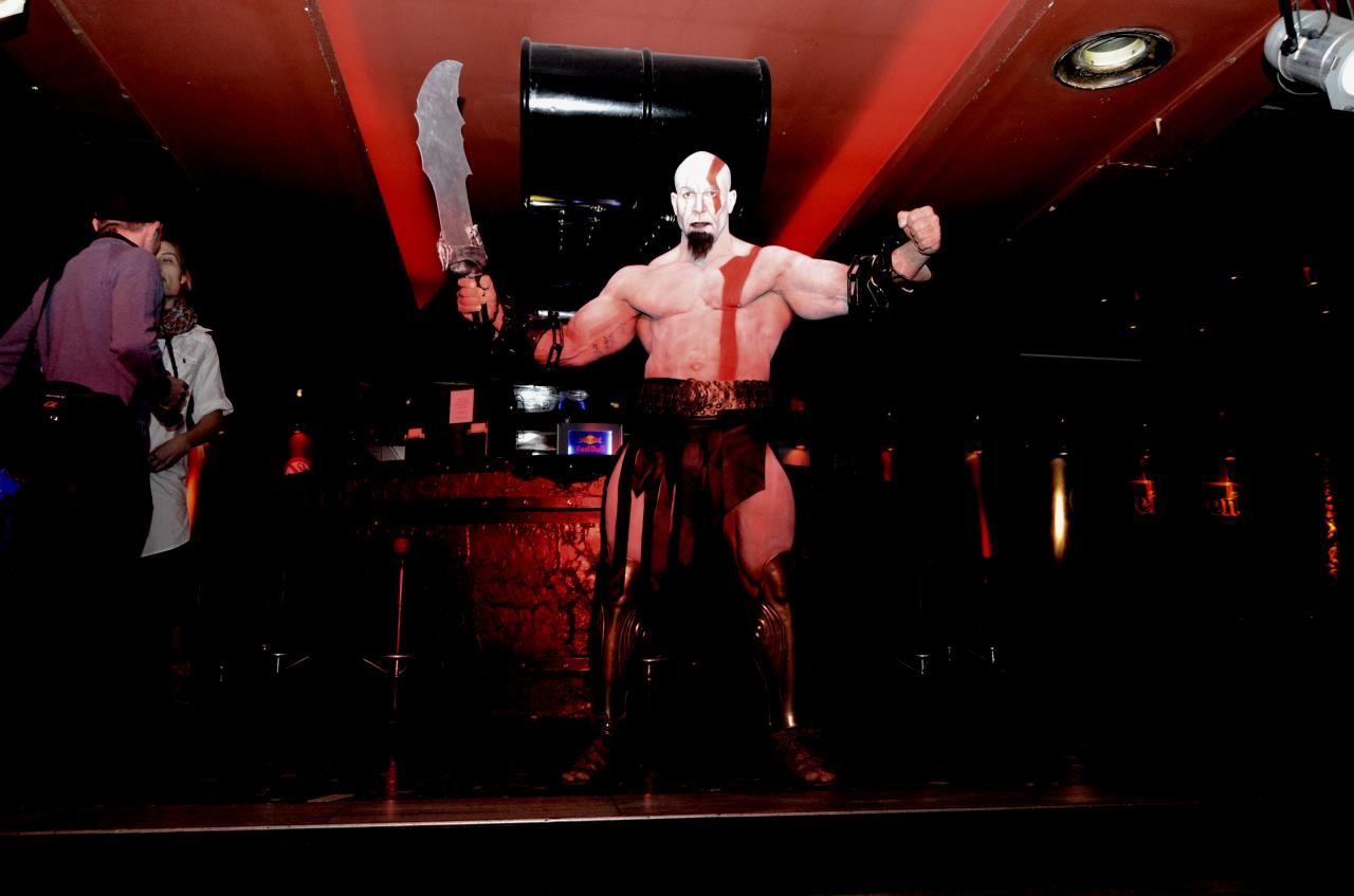 [07/03/2013] Kratos in Zürich: Zum Launch-Event wurde eine richtige Show veranstaltet. Im Mittelpunkt standen aber Spiel und Entwickler. (1)