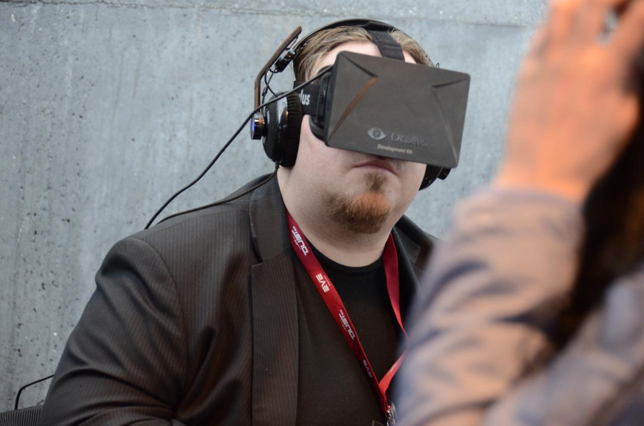 [26/04/2013] Journalisten auf dem Fanfest in Reykjavik, Island spielen erstmals EVE VR für Oculus Rift (2)