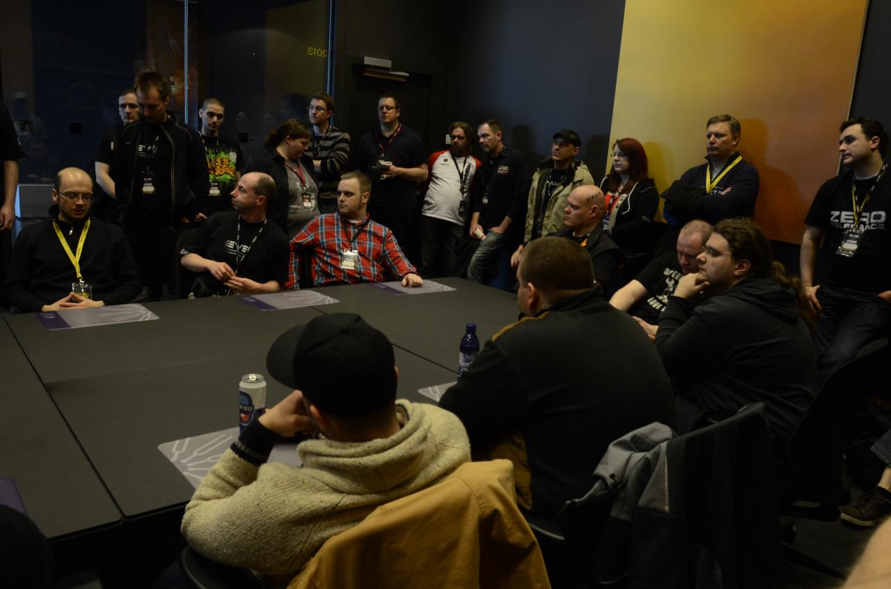 [03/05/2013] Die deutsche EVE Online Community berät in einer Roundtable-Sitzung darüber, wie man die Community-Arbeit verbessern könnte.