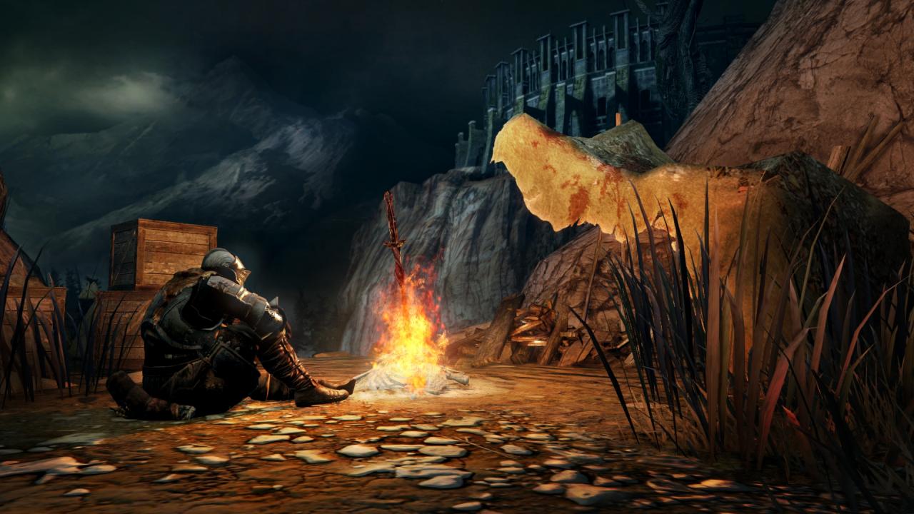 [01/10/2013] Dark Souls 2 in der Vorschau: An diesem Leuchtfeuer wacht man nach jedem Tod wieder auf. Die seltenen Speicherpunkte sind eines der ganz wenigen 