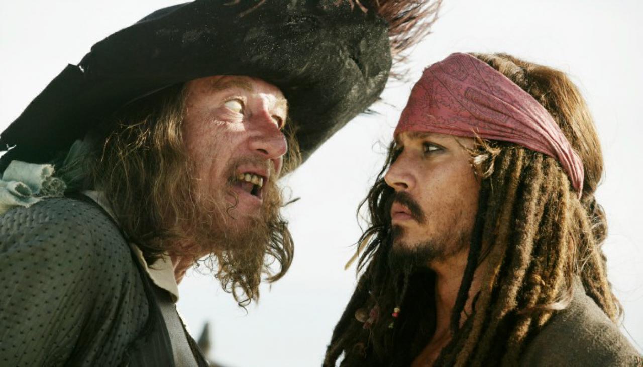 [18/02/2015] Neben Johnny Depp trat auch Geoffrey Rush in allen bisherigen Filmen der Reihe auf.