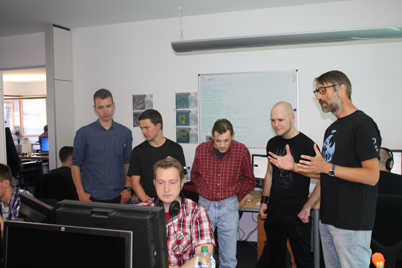 [06/10/2015] Burkhart Ratheiser (ganz rechts) im Gespräch mit PC-Games-Lesern im Rahmen der Sneak-Peek zu Anno 2205.