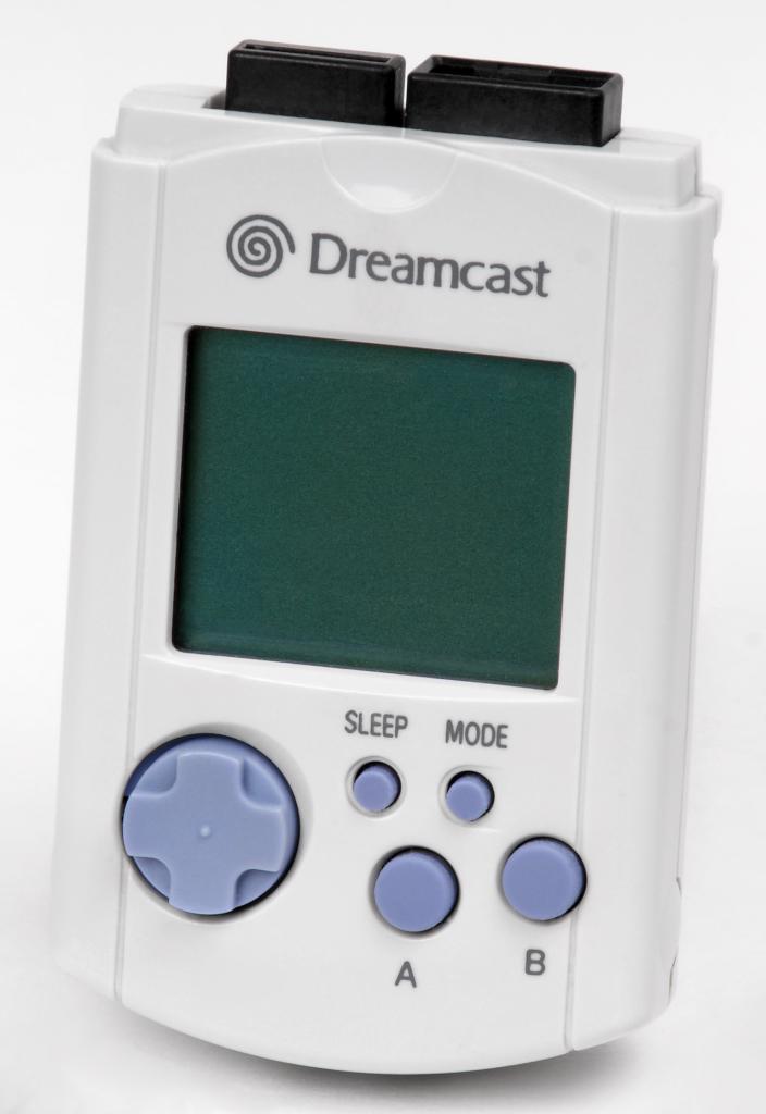 [13/03/2016] Die Dreamcast-VMUs waren eine lobenswerte Idee, die jedoch wenig erfolgreich werden sollte. Andererseits kann man sie als frühe Vorreiter des Wii U GamePads sehen. Erstmals wurde ein Screen in den Controller intergriert.