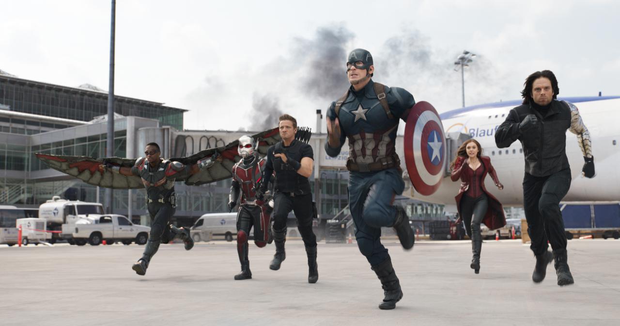 [11/04/2016] Links im Bild: Falcon, der in Civil War an der Seite von Captain America kämpft und in Avengers: Endgame den Schild erben wird.