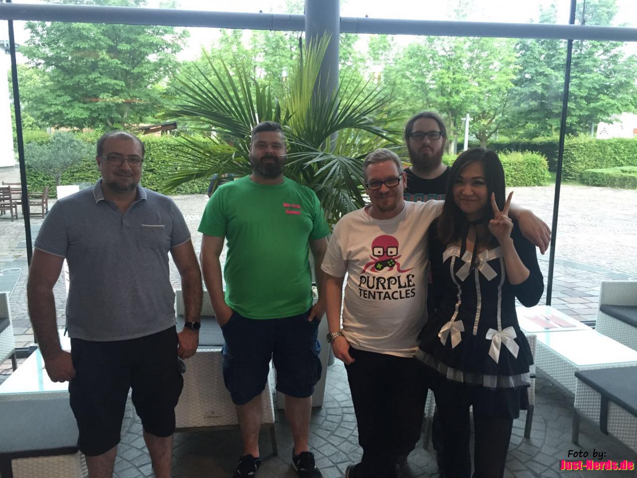 [28/06/2016] Gruppenfoto: die Teams von Just-Nerds, Purple Tentacles und yamyamfoods, Danke für eine coole Messe und einen kurzweiligen Abend im SI-Centrum