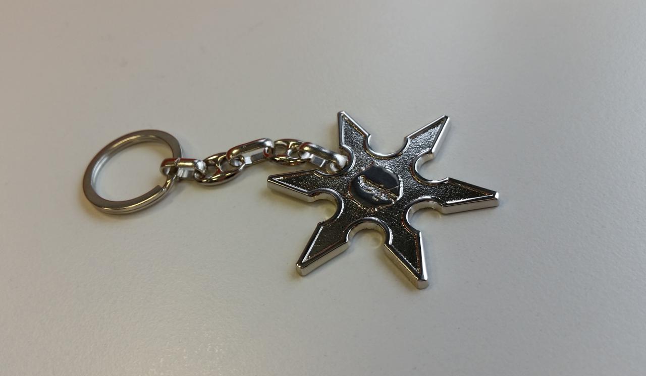 [07/12/2016] Der Schlüsselanhänger im Shuriken-Design. Die Ecken sind abgerundet.