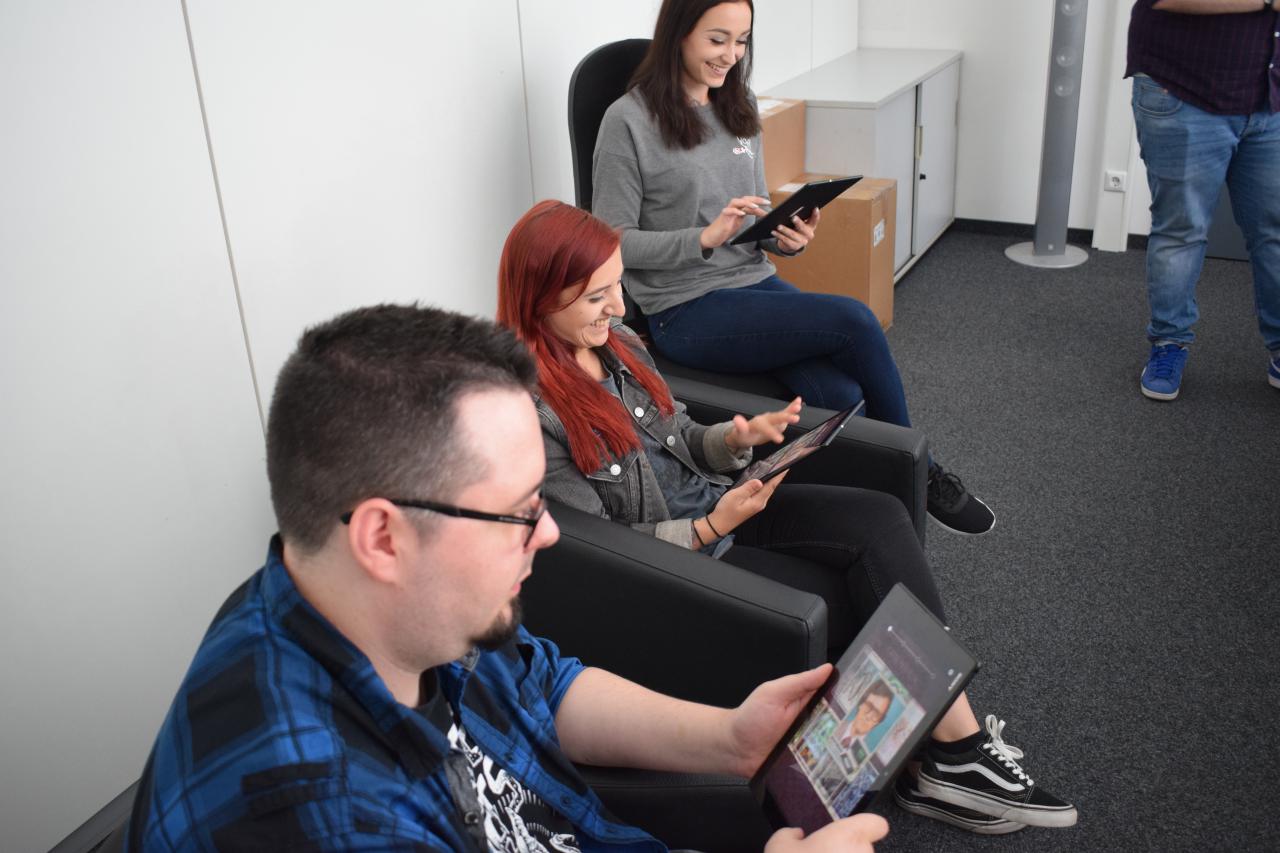 [30/06/2017] Die Redakteure Thomas und Chris sowie Volontärin Paula und Praktikantin Kristina spielen gemeinsam Playlink: That's You.