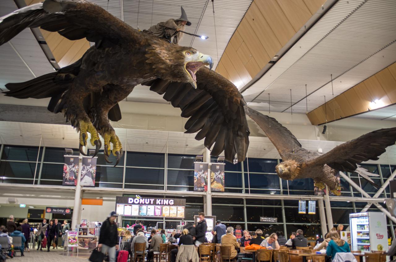 [03/08/2017] Am Flughafen von Wellington begrüßt uns Gandalf zusammen mit zwei Mitgliedern der Eagles. Welcome to the Hotel New Zealand.