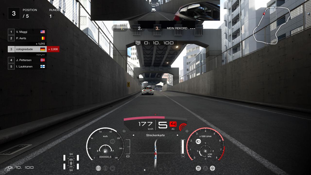 [20/10/2017] Der Tokyo Expressway zeichnet sich weiterhin durch seine engen Tunnel aus. Hier müssen wir extrem aufpassen, um nicht bei Berührungen mit der Konkurrenz disqualifiziert zu werden. 