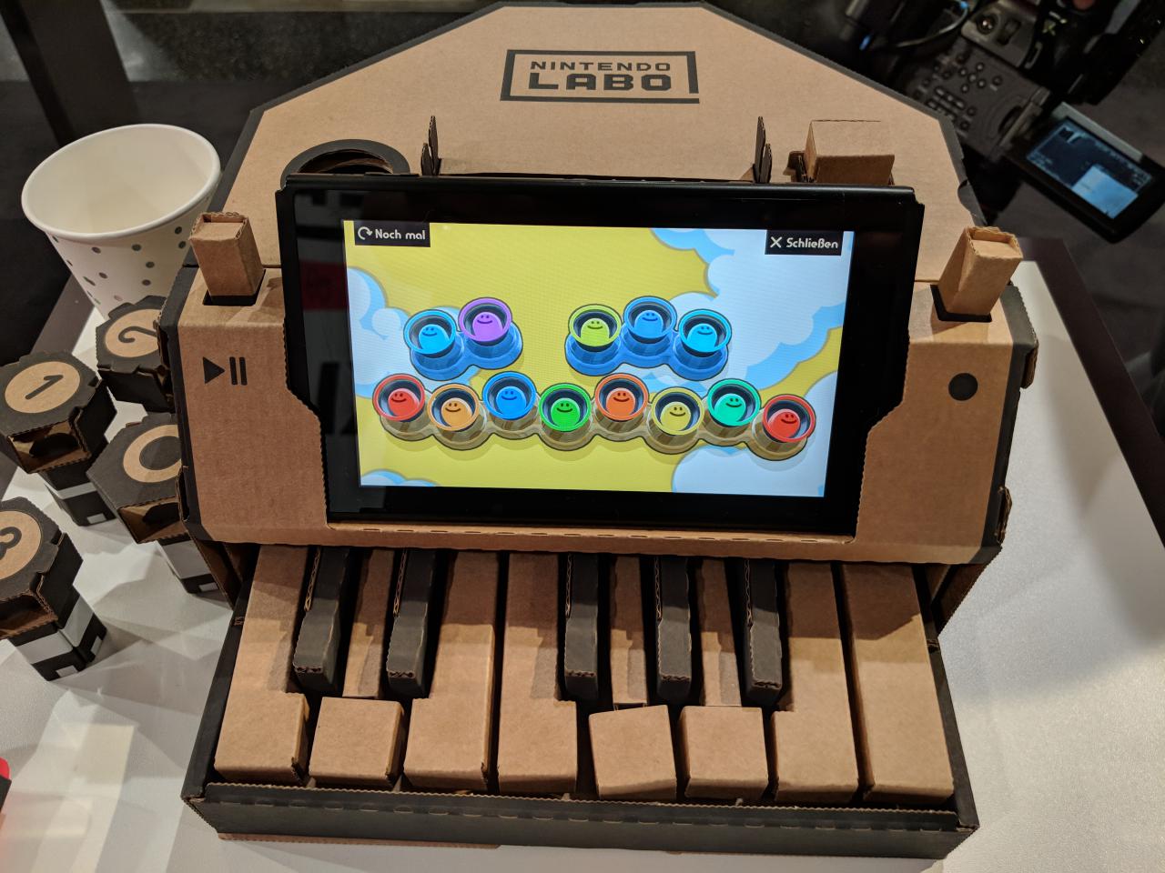 [19/03/2018] Das Klavier aus dem Multi-Set ist ziemlich beeindruckend, wenn es vor einem steht. Wie bei einem echten Klavier dürft ihr hiermit in die Tasten hauen.