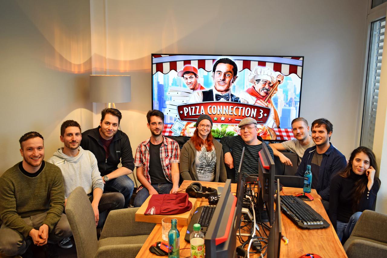 [09/03/2018] Ein Gruppenfoto mit den Entwicklern zum Abschluss des Tages: Daniel Denne, Wolfgang Reichardt, Dennis Blumenthal, die drei PCG-Leser, Stephan Wirth, Matthias Guntrum und Simone Rus (v.l.n.r.).