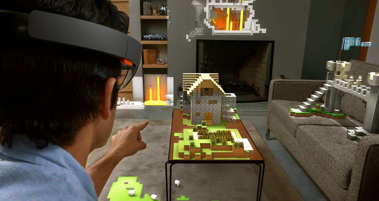 [27/03/2018] Faszinierend: Spielt man Minecraft mit HoloLens, tauchen Teile der Spielwelt korrekt positioniert auf dem Tisch, der Couch und anderen Möbeln des Zimmers auf. (Quelle: Microsoft) 