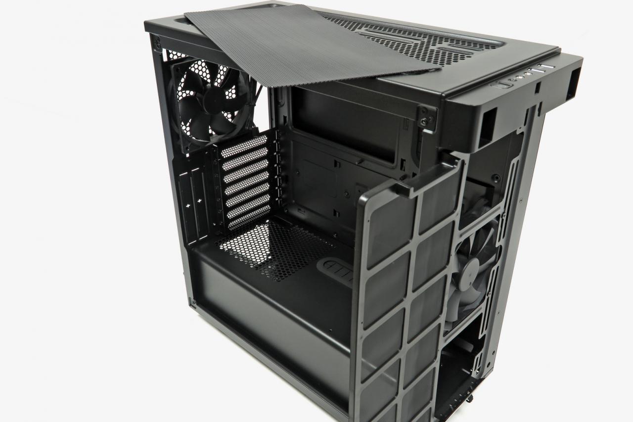 [25/04/2018] Bei vielen Gehäusen, hier ein Corsair Carbide Series 275R, gibt auch abnehmbare Staubschutzteile.