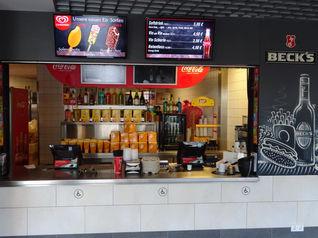 [31/07/2018] Ein Softdrink 5 Euro, ein Energy-Drink 4,50 Euro – die Getränkepreise vor Ort hatten es in sich. 