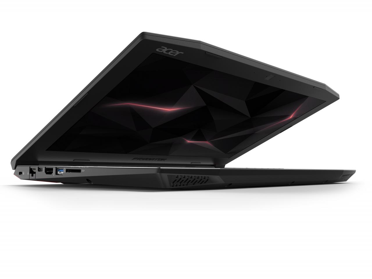 [10/09/2018] Acer Predator Helios 300 halb zugeklappt